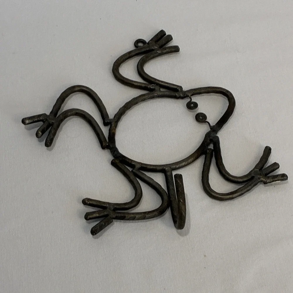 Rustic Metal Frog Wall Hook‎ Hand Forged Iron Key Holder Towel Robe Whimsical